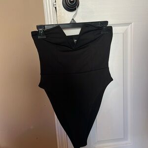 STRAPLESS BODYSUIT